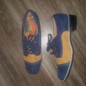 1970's vintage women's Buster Brown suede oxfords